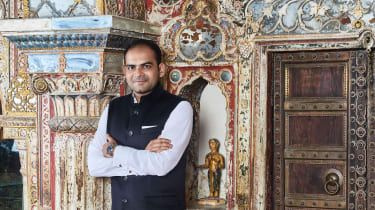 Santi de Krishna Choudhary