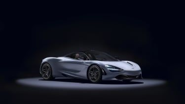 Šoferis avarē vienu dienu vecu 210 000 £ vērtu superauto McLaren 720S