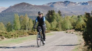 Tur cu bicicleta în Parcul Național Cairngorms în Wilderness Scotland