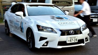 Toyota zastavila skúšky bez vodiča po smrteľnej havárii Uberu