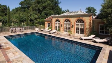 Fai un tuffo: le migliori strutture con piscina