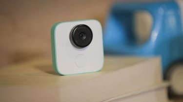 Sukurkite pozą: „Google“ AI varoma išmanioji kamera „Clips“.