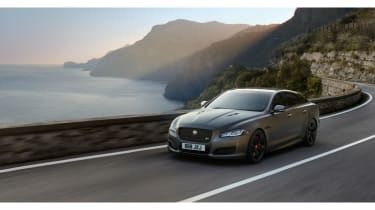 Jaguar XJR575 to najmocniejsza luksusowa limuzyna w historii