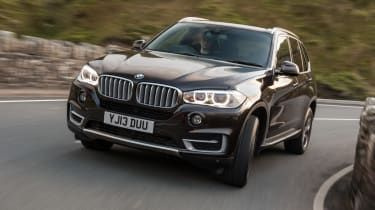 Nigeryjczyk zakopuje ojca w BMW X5 za 66 000 funtów: czy to mistyfikacja?