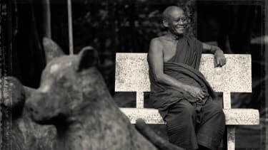 alila_villas_koh_russey_-_destination_-_smiling_monk_in_pagoda.jpg