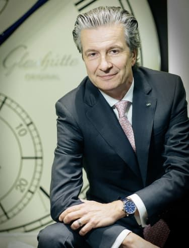 „Glashuette Original“ generalinis direktorius Thomas Meier 2016 m. spalio 5 d. savo įmonės parduotuvėje Drezdene. Nuotrauka: Oliveris Killigas