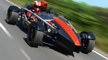 Úplne nový Ariel Atom: užite si zábavu pri nedeľnej rotácii