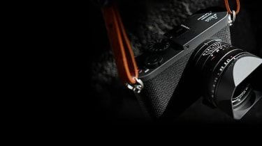 200117-leica-q2-top.jpg