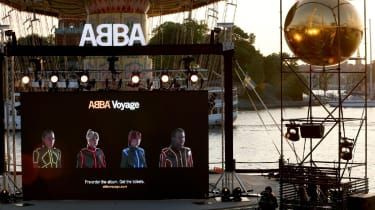 Abba palaa: kuinka ruotsalainen superryhmä ja heidän 'Abba-tars' ottavat mahdollisuuden jälleennäkemiseen