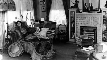 gloriaswanson1922.jpg