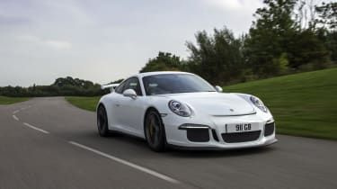 Zberateľ áut predáva flotilu 18 rovnakých Porsche 911 GT3 v hodnote 2,2 milióna libier