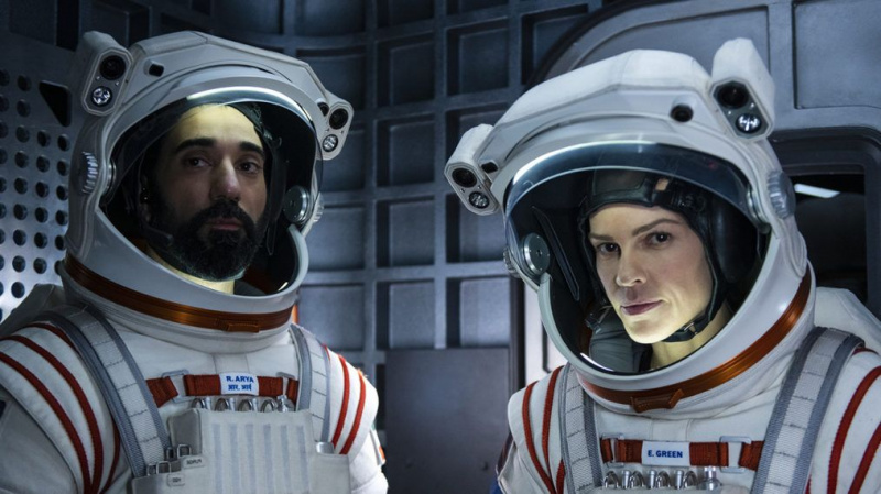 Hilary Swank nos lleva al interior de las escenas espaciales de 'Away' de Netflix