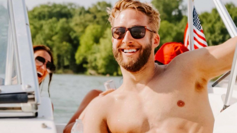 Бакалавър в Paradise Shawn Booth