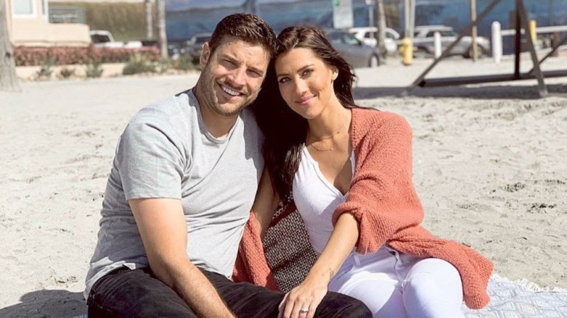 Becca Kufrin spiega perché Garrett non era presente al matrimonio di 'Bachelor in Paradise'