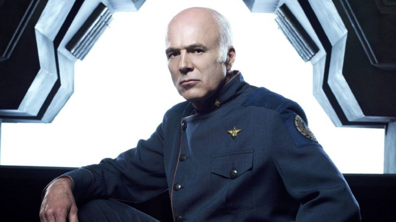 ‘Battlestar Galactica’ Alums apoiam o colega de elenco Michael Hogan após lesão cerebral