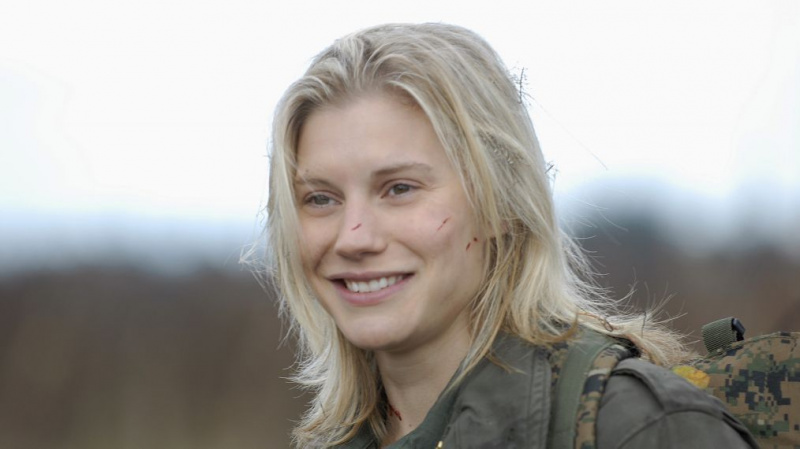 Katee Sackhoff reflete sobre o aniversário de 10 anos do final de 'Battlestar Galactica' e o destino de Kara Thrace