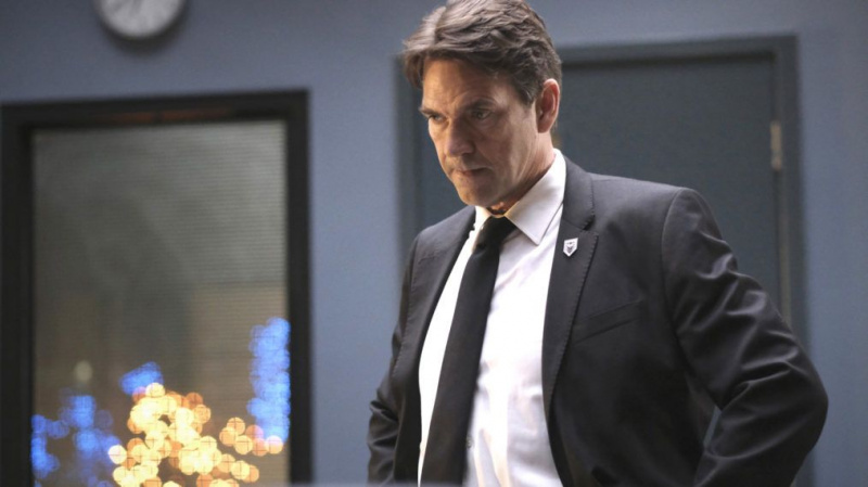 Dougray Scott, miembro del elenco original de 'Batwoman', sale del programa después de dos temporadas