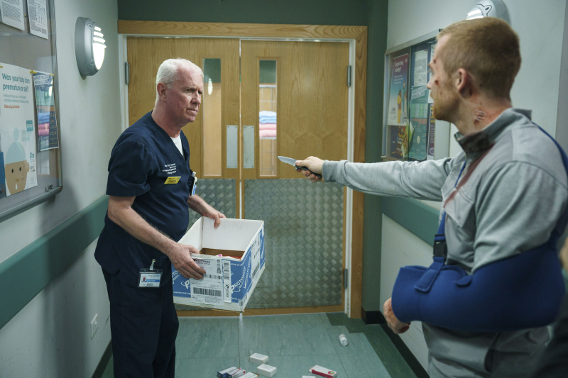   Kyle osutab ED-s noaga Charlie Fairheadi poole.