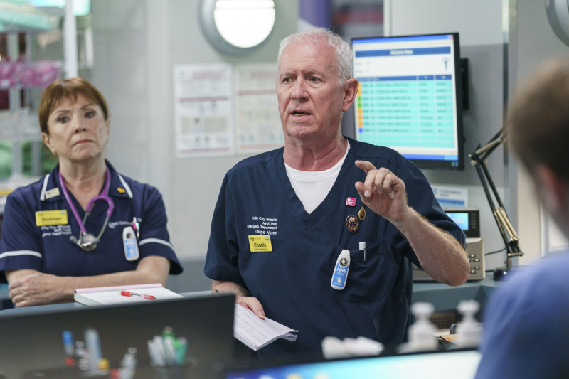   Charlie Fairhead teavitab meeskonda õnnetusest.