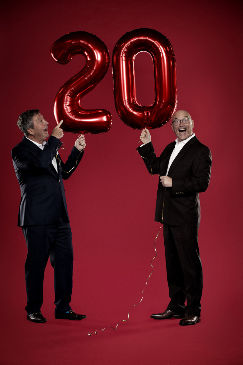   MasterChef 2024 με τους John Torode και Gregg Wallace να γιορτάζουν.