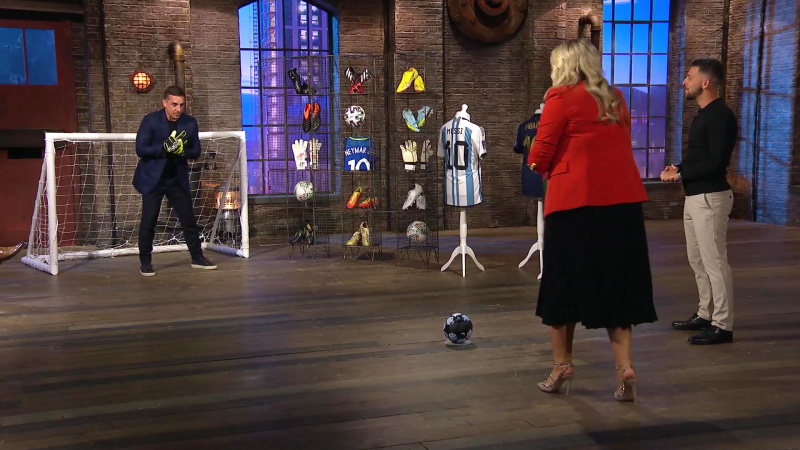  Gary Neville et Sara Davies dans Dragons' Den