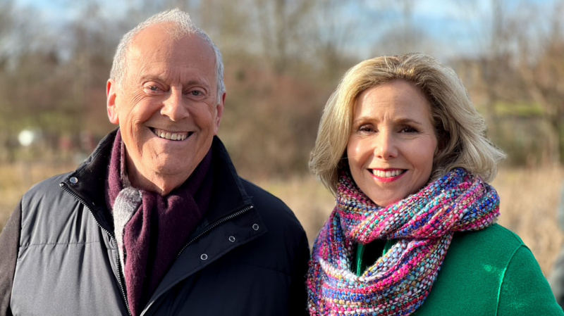   Sally Phillips a Gyles Brandreth