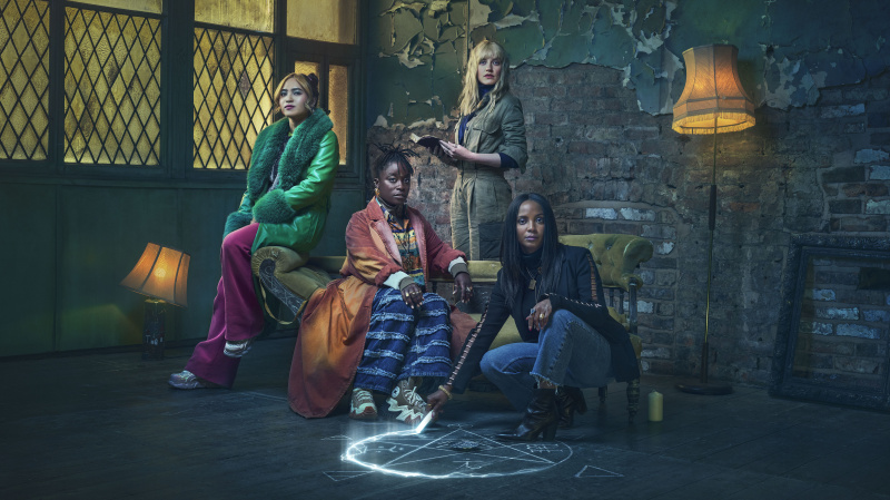   Coven, kes järgib doominopäeva – babirye bukilwa kui Sammie, Alisha Bailey kui Kat, Poppy Lee Friar kui Geri ja Molly Harris kui Jules.