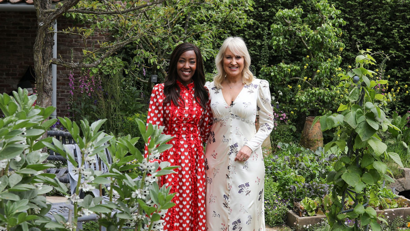   Angellica Bell und Sophie Raworth bei der Chelsea Flower Show