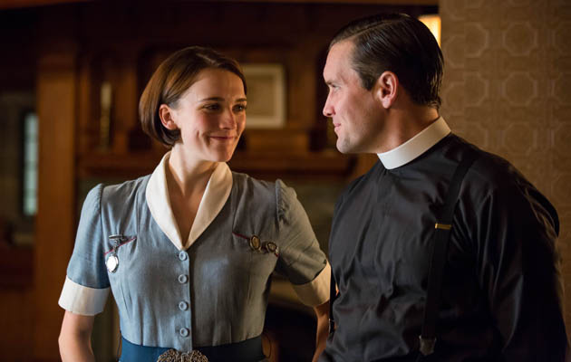   Jack Ashton a Charlotte Ritchie vo filme Call the Midwife