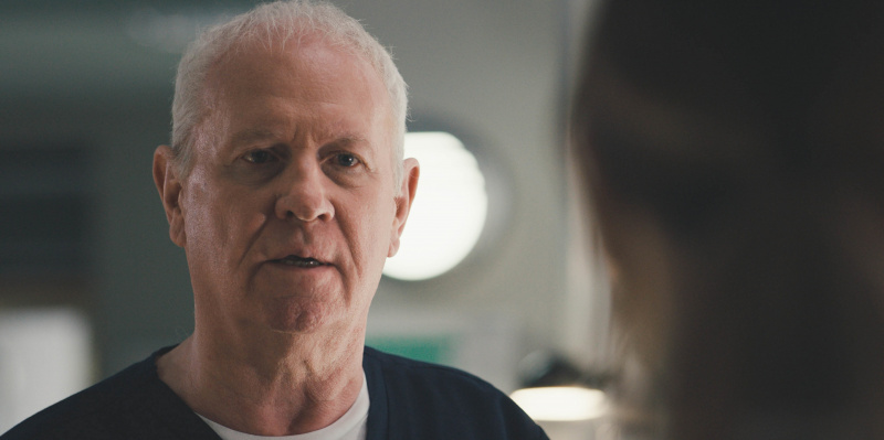   Derek Thompson ako Charlie Fairhead.