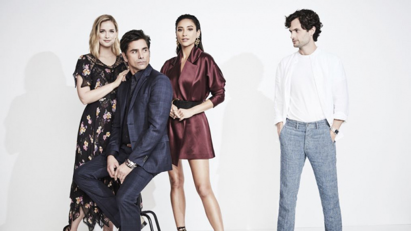 Elizabeth Lail, John Stamos, Shay Mitchell und Penn Badgley