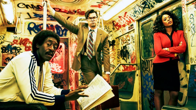 Donas Cheadle'as apie tai, kaip jo „Juodojo pirmadienio“ veikėjas Mo palyginti su „Lies House“ Marty