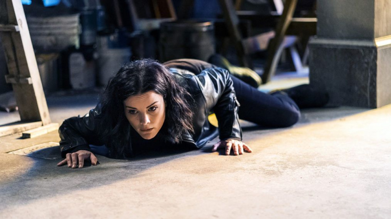 Джейми Александър обещава „Blindspot“ финален обрат „Никой няма да види идването“