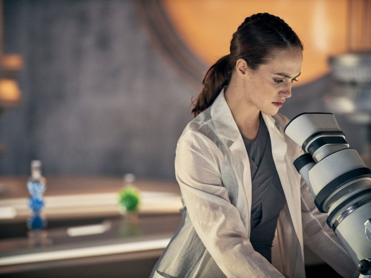 Jessica Brown Findlay in Brave New World Folge 8