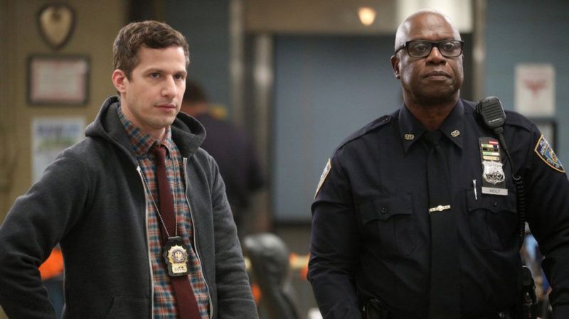 Andy Samberg sagt, dass die Autoren und Darsteller von Brooklyn Nine-Nine überdenken, wie man vorwärts geht.
