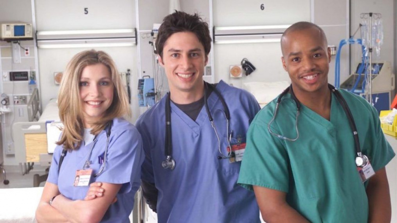 Šveitikliai Sarah Chalke Zach Braff Donald Faison
