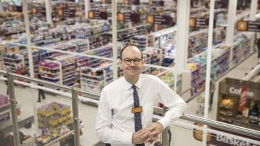 Pourquoi le chef de Sainsbury, Mike Coupe, démissionne