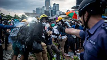 Protesten zorgen ervoor dat Alibaba de beursgang van Hong Kong uitstelt