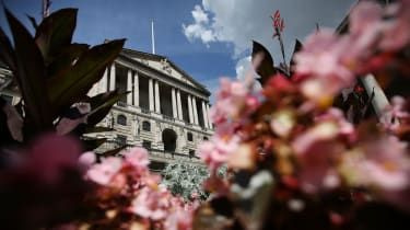 Rinkos: FTSE 100 – naujas vienerių metų rekordas po Carney „didžiojo bazuko“