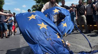 Majoritatea grecilor regretă că s-au alăturat euro