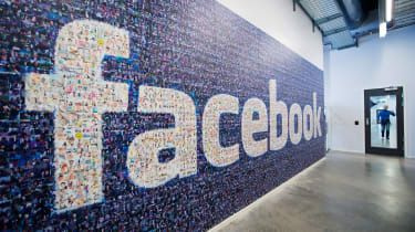 Το Facebook μπλοκάρει το σχέδιο προφίλ του Admiral για τράτες