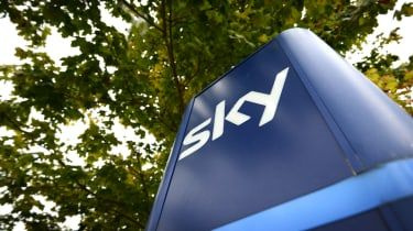 Comcast byder 22,1 milliarder pund for at købe Sky