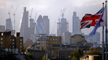 Proč se britská ekonomika zmenšuje