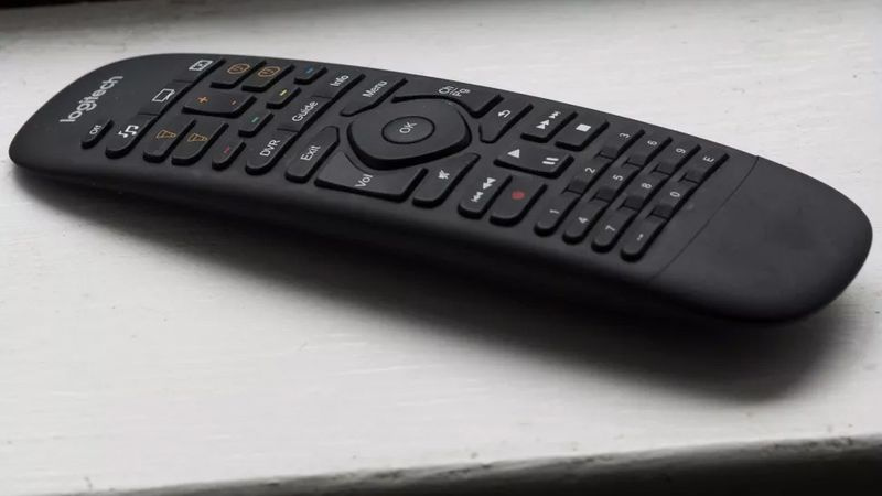 Logitech Harmony Companion -yleiskaukosäädin