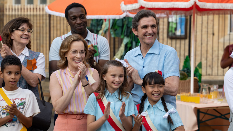   Cyril, Doctor Turner și Shelagh aplaudând la Jocurile Commonwealth -ului Poplar
