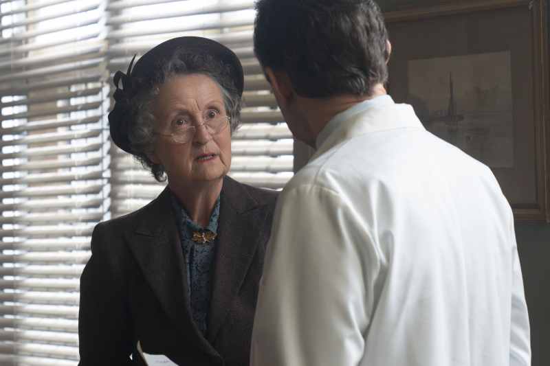   Georgie Glenn ako slečna Higgins v Call the Midwife sezóna 13, epizóda 8
