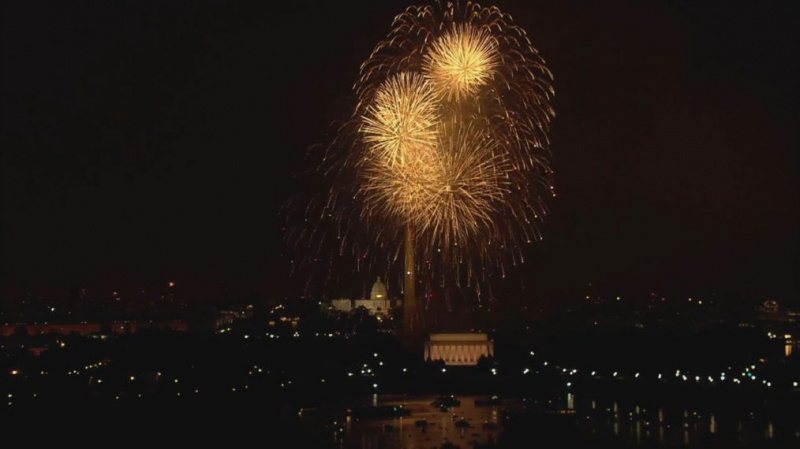 Musique et feux d'artifice du 4 juillet sur NBC et PBS, Netflix célèbre « We the People », en se souvenant de Dick Gregory