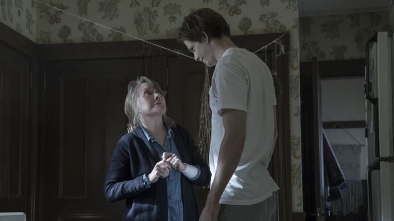 Galvenā '' Castle Rock '' nāve un vairāk mirkļu, kas izskaidroti no 'The Queen' epizodes