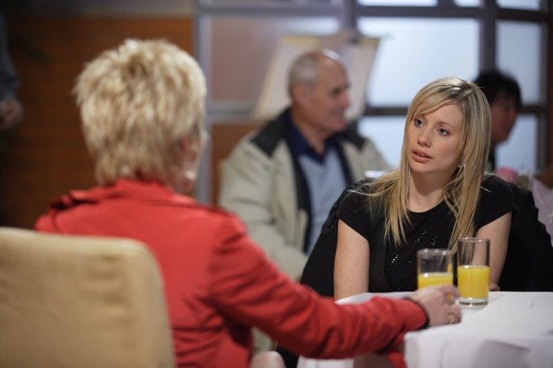  Kellie Carly Wicksina EastEndersis koos oma ekraanil oleva ema Shirley Carteriga, keda kehastab Linda Henry.