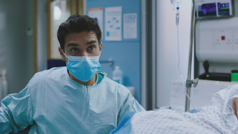   Rash, Casualty'deki seçeneklerini yeniden değerlendirir.